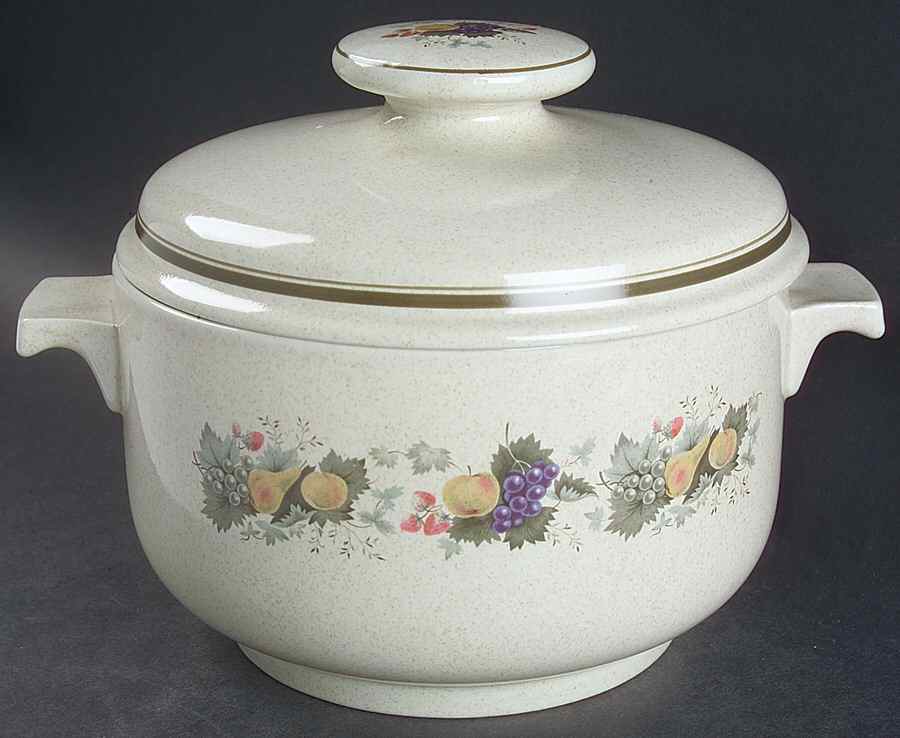 Harvest Garland (Rim) 2.5 Qt Round Covered Casserole by Royal Doulton-1