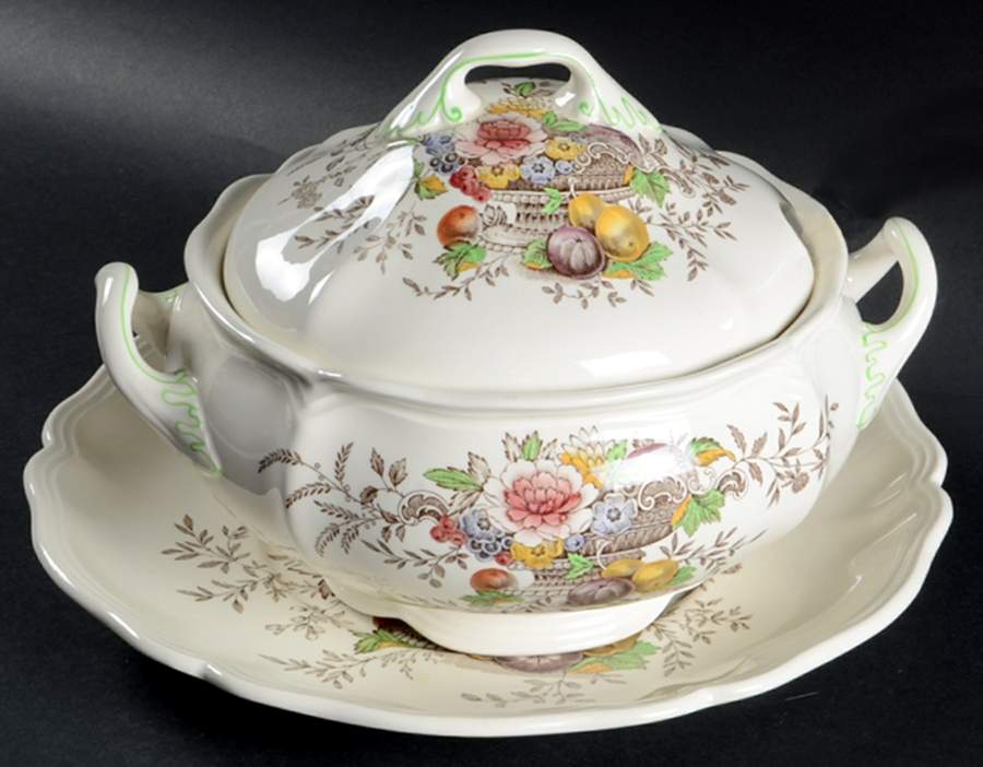 Hampshire Tureen & Lid w/Underplate by Royal Doulton-1