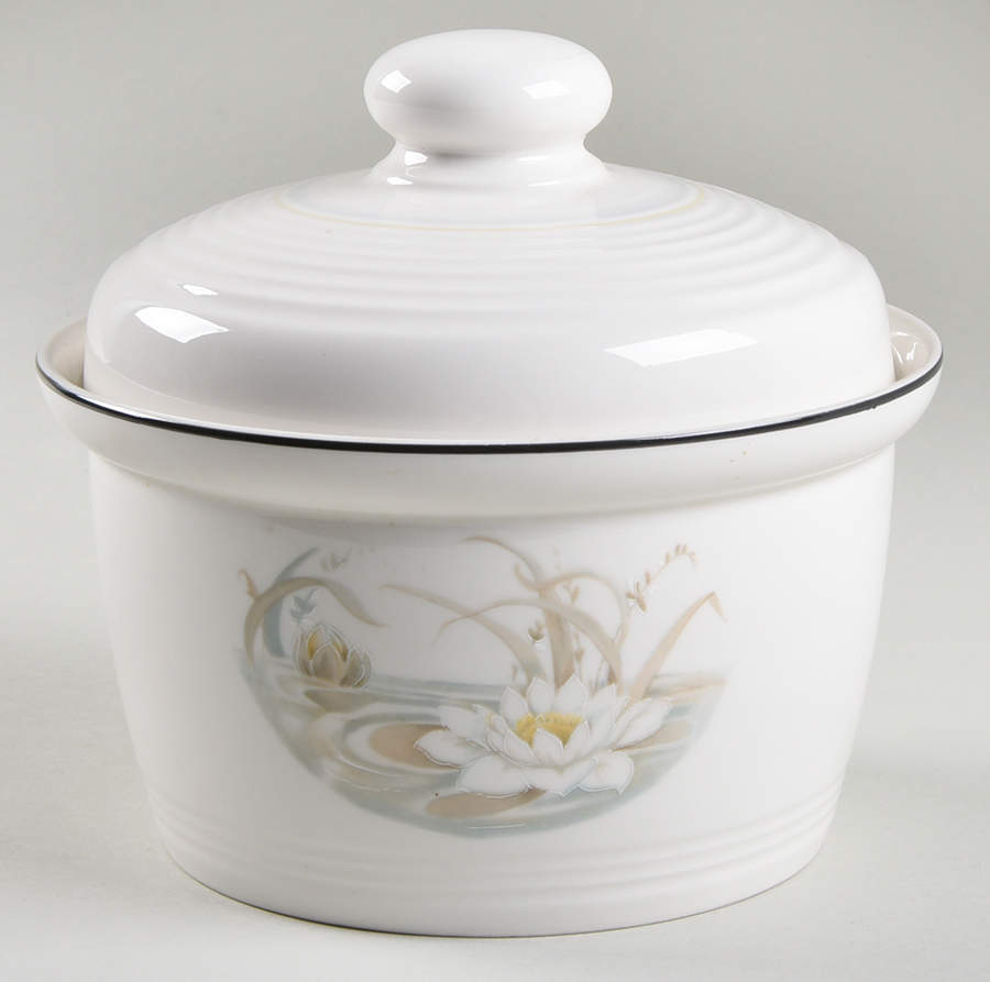 Hampstead 2.5 Quart Oval Covered Casserole by Royal Doulton-1