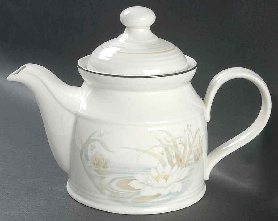 Hampstead Teapot & Lid by Royal Doulton-1