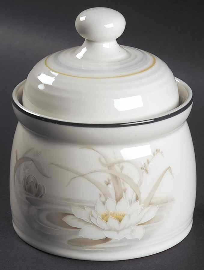 Hampstead Sugar Bowl & Lid by Royal Doulton-1