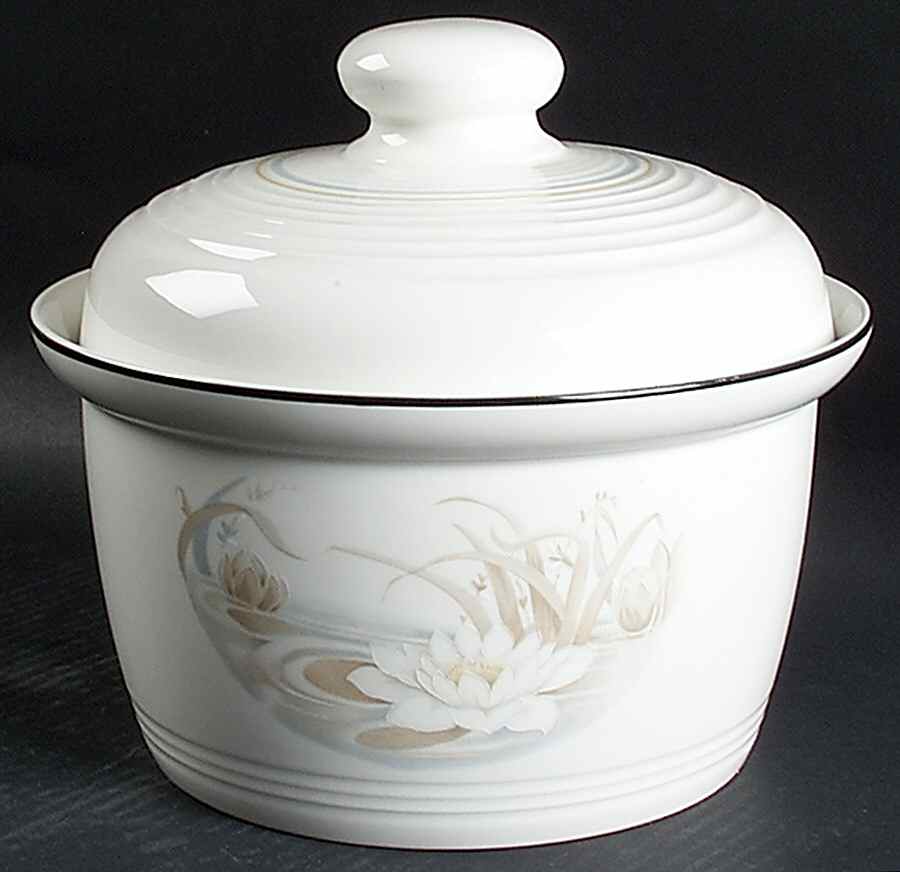Hampstead 2.5 Qt Round Covered Casserole by Royal Doulton-1