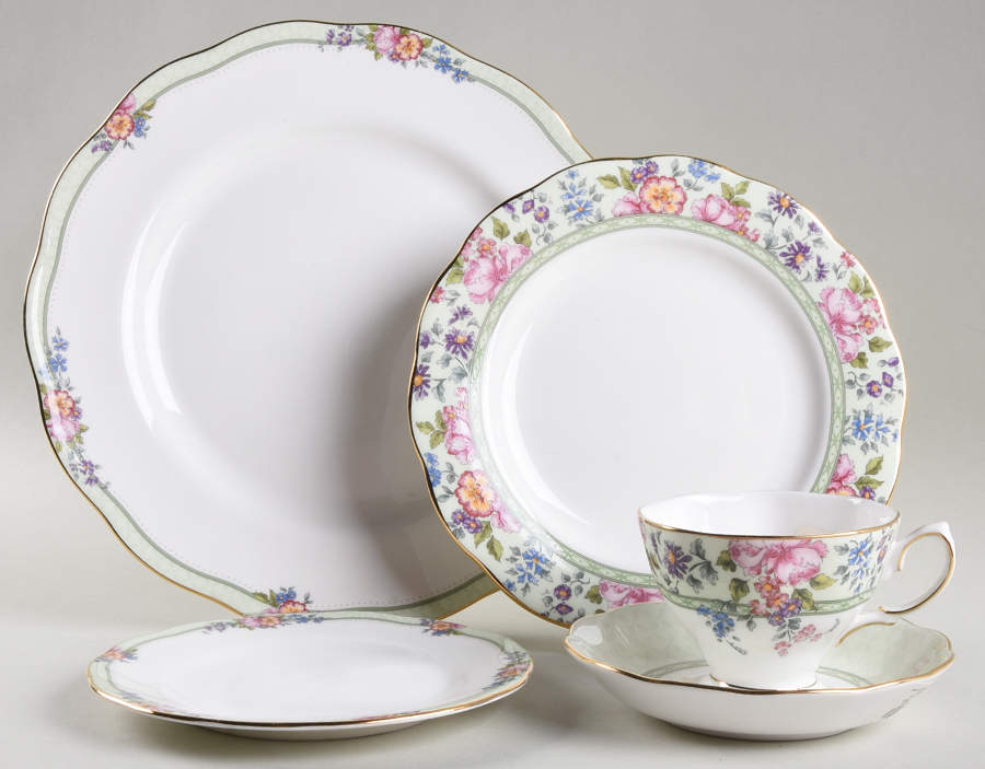 Hartington 5 Piece Place Setting by Royal Albert-1