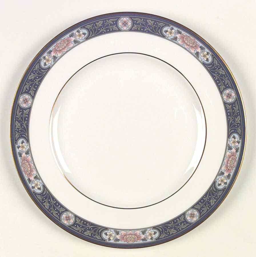 Hartwell Dinner Plate by Royal Doulton-1
