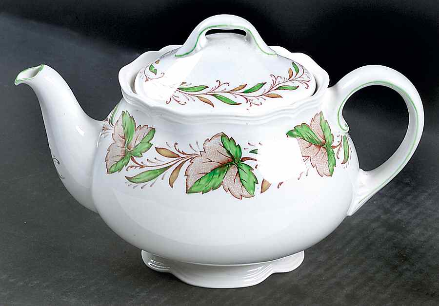 Hereford Teapot & Lid by Royal Doulton-1