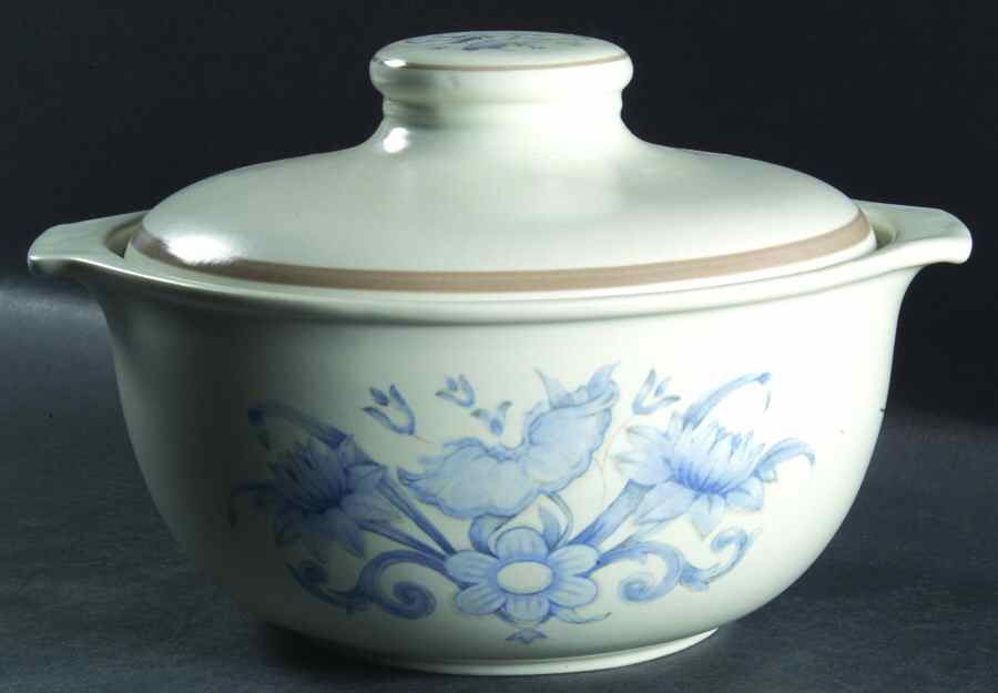 Inspiration 2.5 Qt Round Covered Casserole by Royal Doulton-1