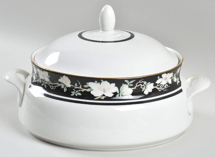 Intrigue Round Covered Vegetable by Royal Doulton-1