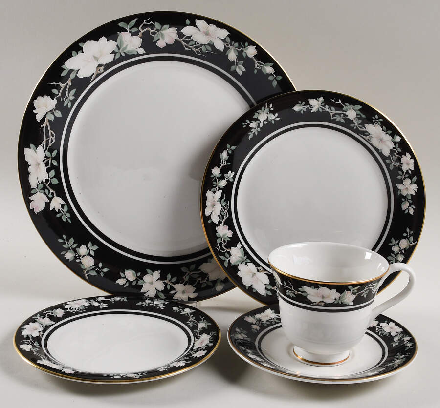 Intrigue 5 Piece Place Setting by Royal Doulton-1