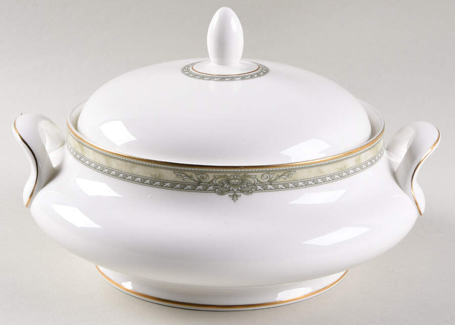 Isabella (Original Shape) Round Covered Vegetable by Royal Doulton-1