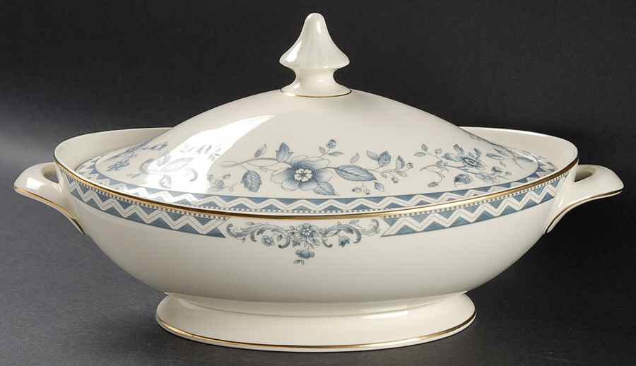 Josephine (Smooth, Gold Trim) Oval Covered Vegetable by Royal Doulton-1