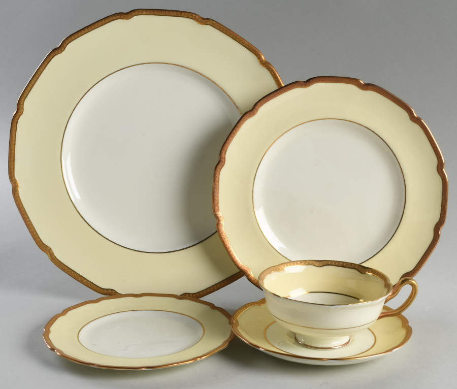 The Jubilee (V1641) 5 Piece Place Setting by Royal Doulton-1