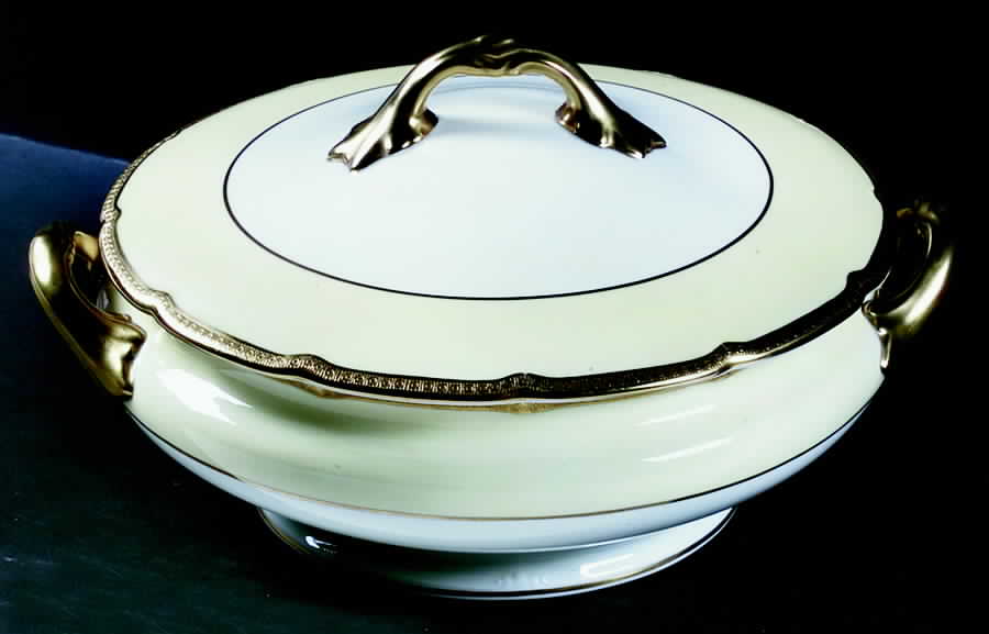 The Jubilee (V1641) Round Covered Vegetable by Royal Doulton-1