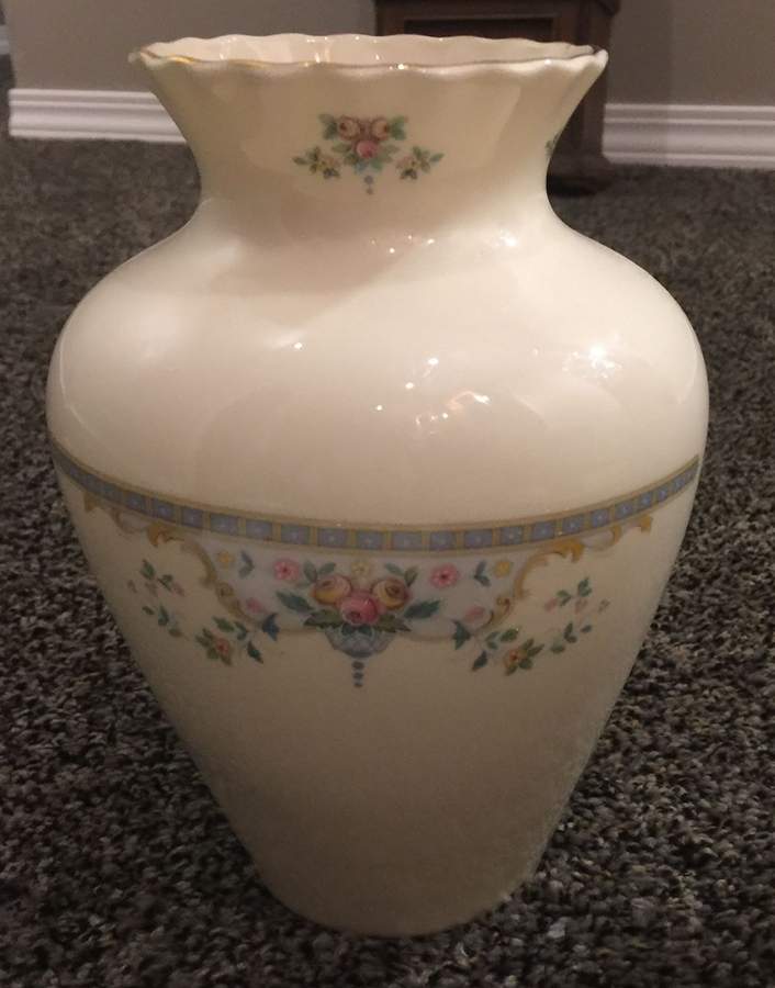 Juliet 7" Vase by Royal Doulton-1