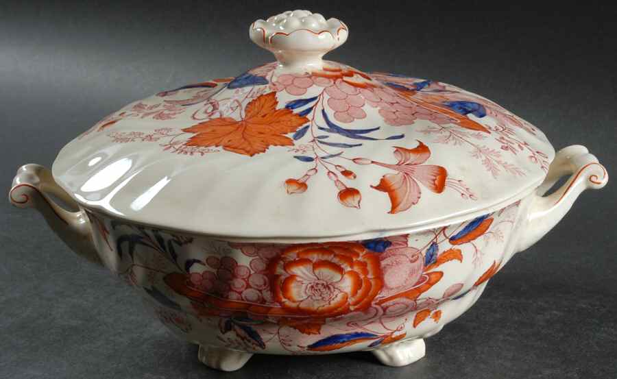 Kirkwood Round Covered Vegetable by Royal Doulton-1