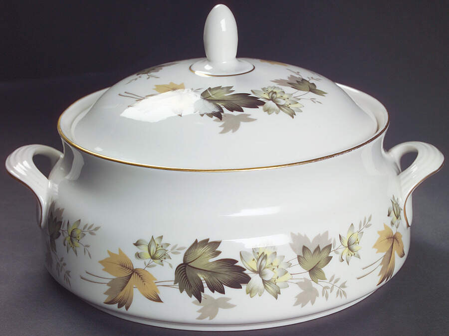 Larchmont Round Covered Vegetable by Royal Doulton-1