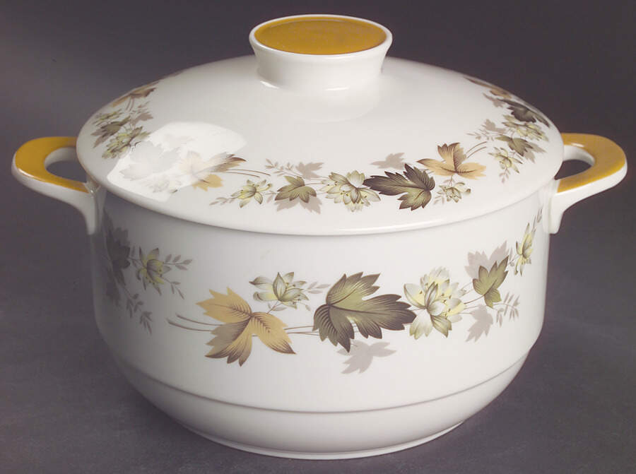 Larchmont 2.5 Qt Round Covered Casserole by Royal Doulton-1