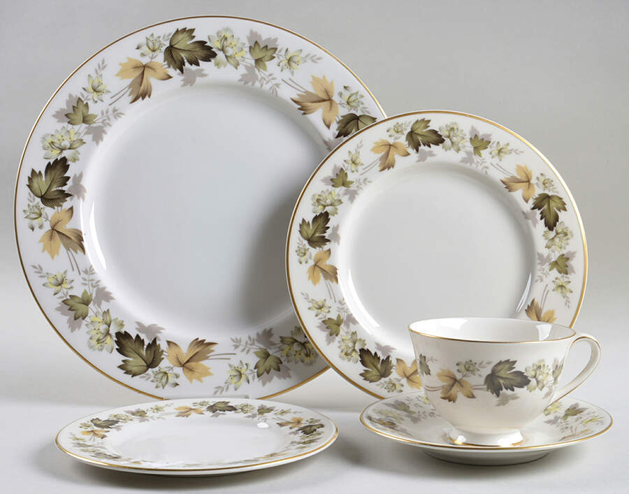 Larchmont 40 Piece Estate Set by Royal Doulton-1