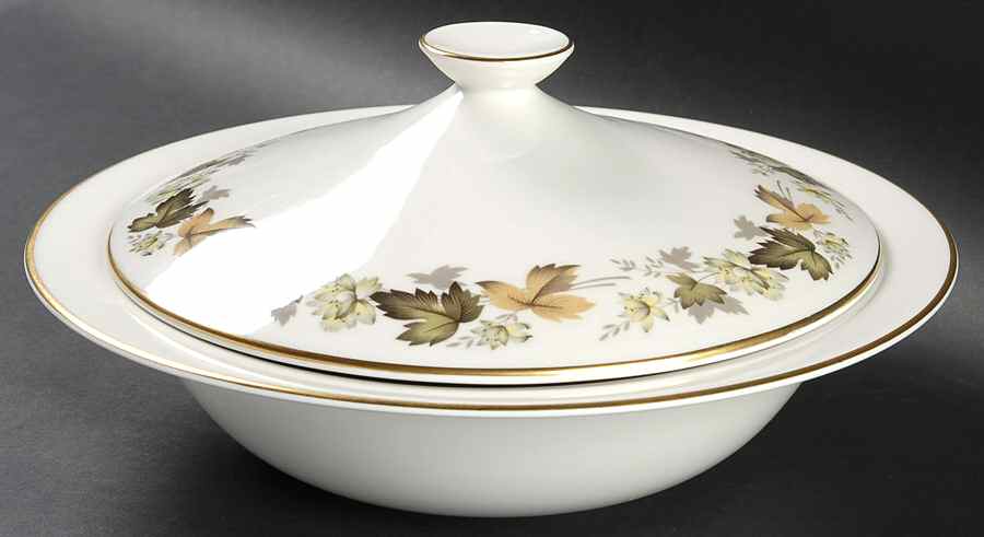 Larchmont Round Covered Vegetable by Royal Doulton-1
