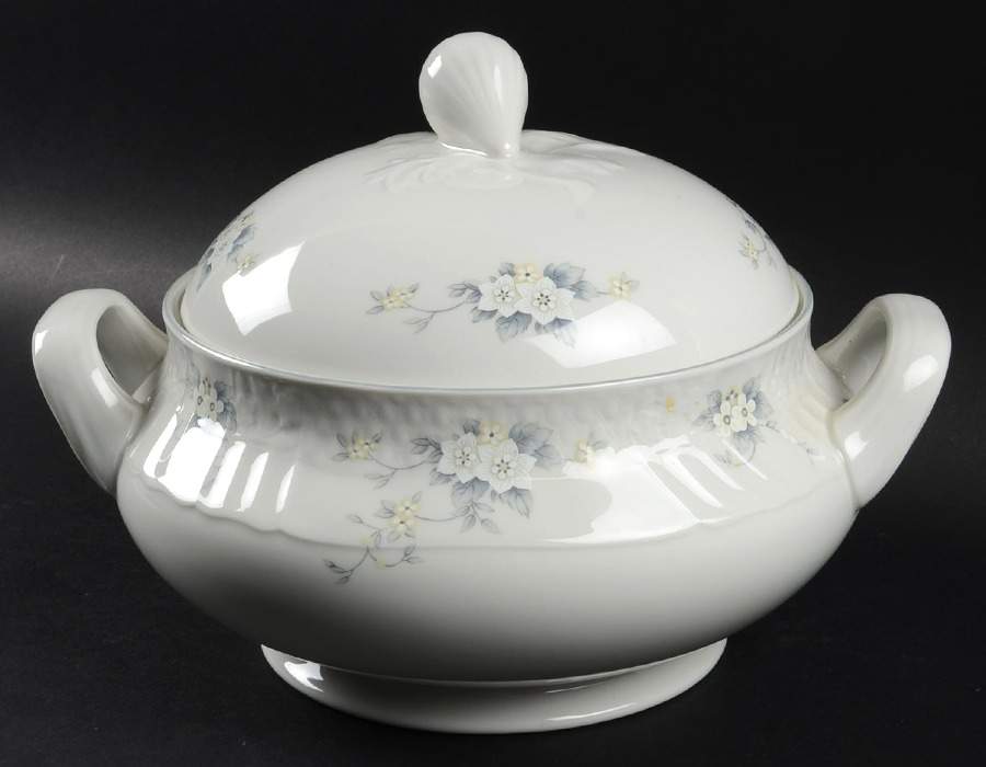Lausanne Round Covered Vegetable by Royal Doulton-1