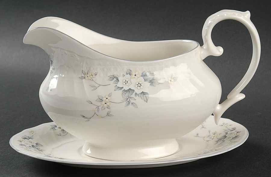 Lausanne Gravy Boat & Underplate by Royal Doulton-1