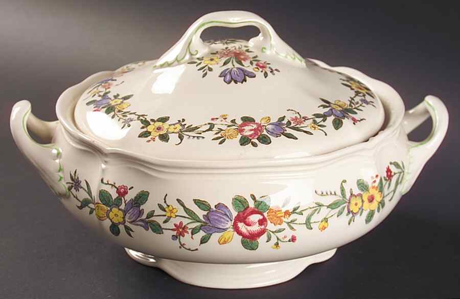 Leighton Round Covered Vegetable by Royal Doulton-1