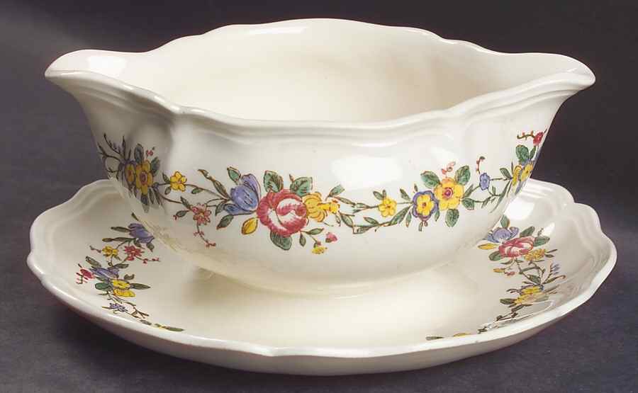 Leighton Gravy Boat with Attached Underplate by Royal Doulton-1