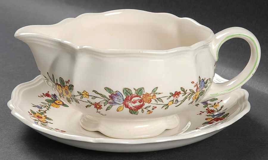 Leighton Gravy Boat & Underplate by Royal Doulton-1