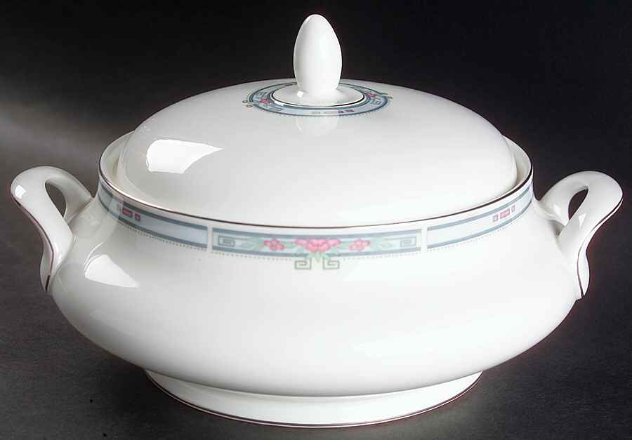 Lesley Round Covered Vegetable by Royal Doulton-1