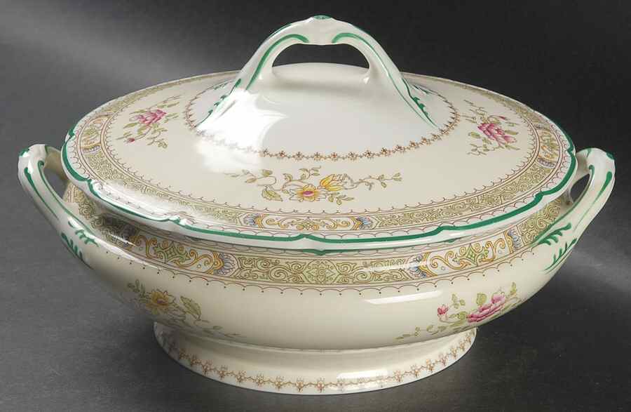 Lillian (Scalloped) Round Covered Vegetable by Royal Doulton-1