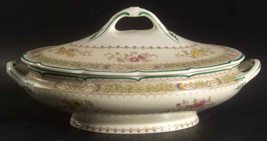 Lillian (Scalloped) Oval Covered Vegetable by Royal Doulton-1