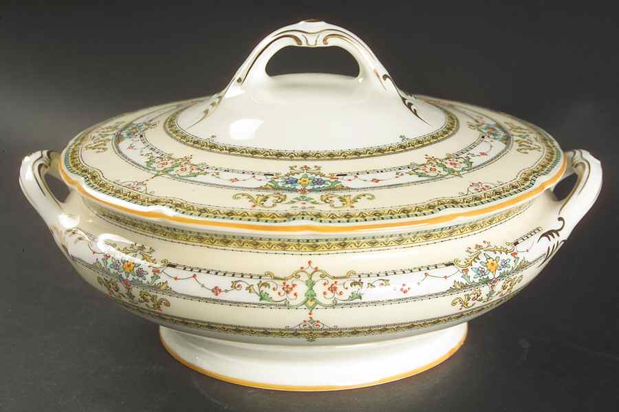 The Lorraine Round Covered Vegetable by Royal Doulton-1