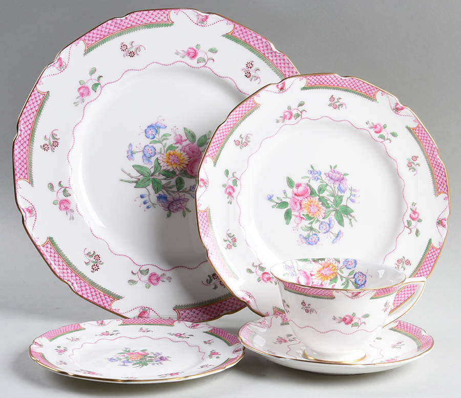 Lowestoft 5 Piece Place Setting by Royal Doulton-1