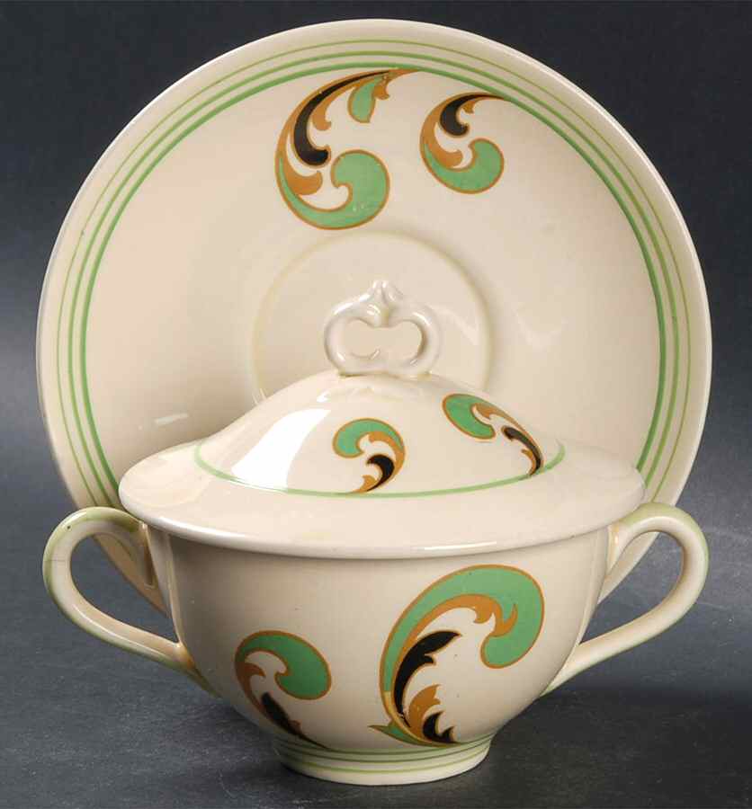 Lynn Bouillon Soup and Saucer with Lid by Royal Doulton-1