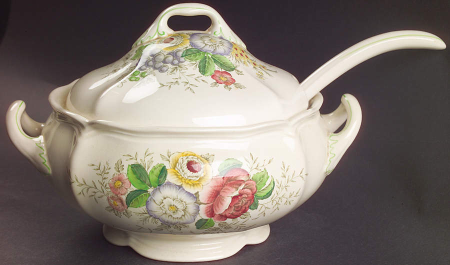 Malvern Tureen & Lid w/Ladle by Royal Doulton-1