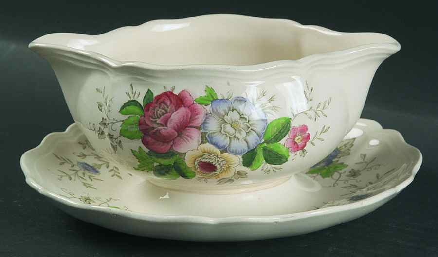 Malvern Gravy Boat with Attached Underplate by Royal Doulton-1