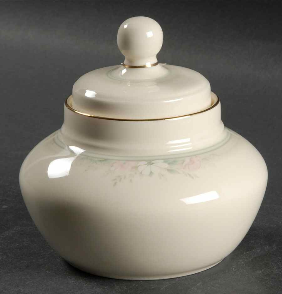Matinee Sugar Bowl & Lid by Royal Doulton-1