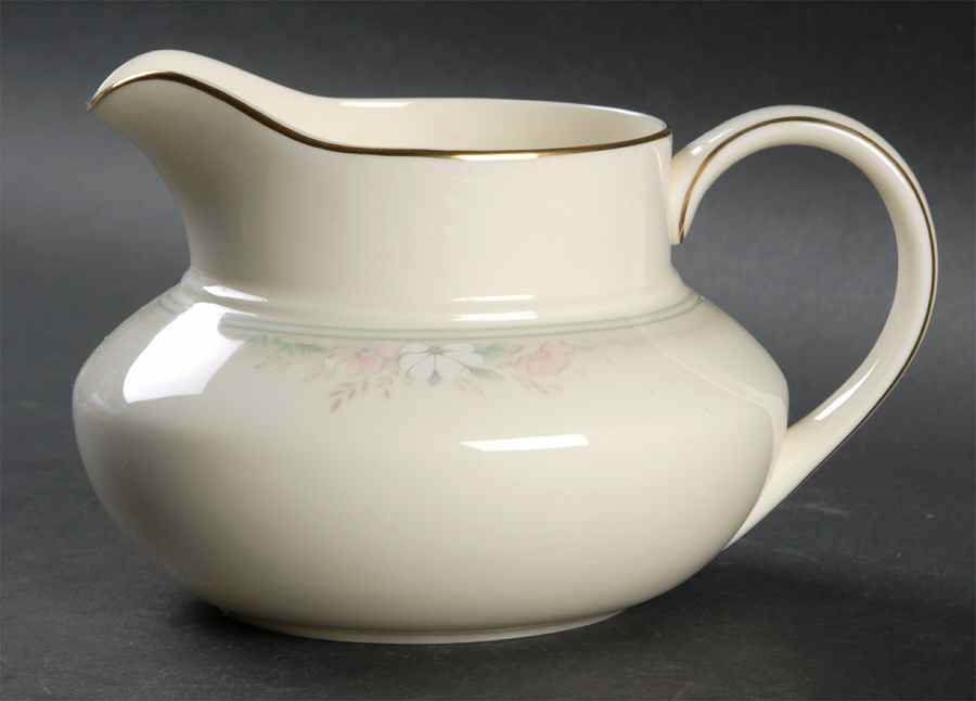 Matinee Gravy Boat by Royal Doulton-1