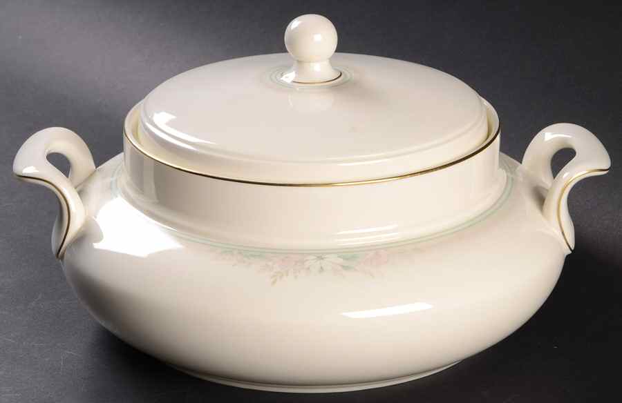Matinee Round Covered Vegetable by Royal Doulton-1