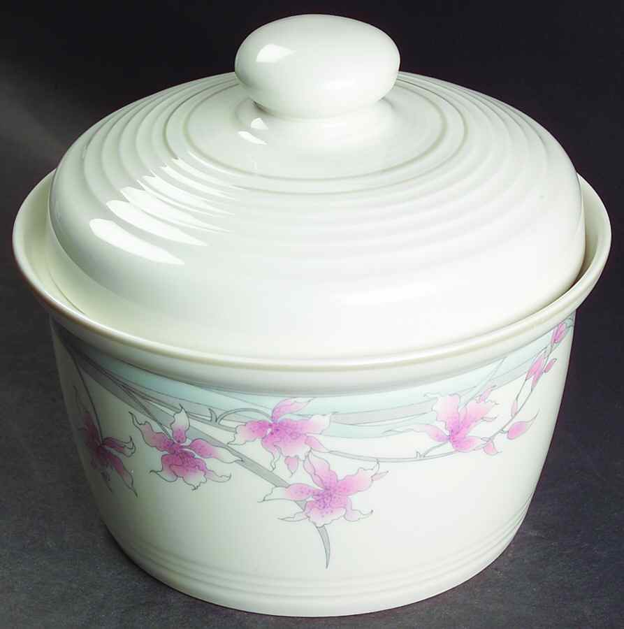 Mayfair (Lambethware) 1.5 Qt Round Covered Casserole by Royal Doulton-1