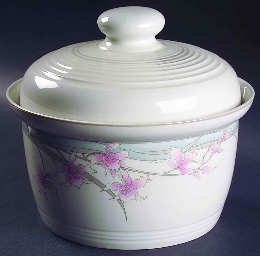 Mayfair (Lambethware) 2.5 Qt Round Covered Casserole by Royal Doulton-1