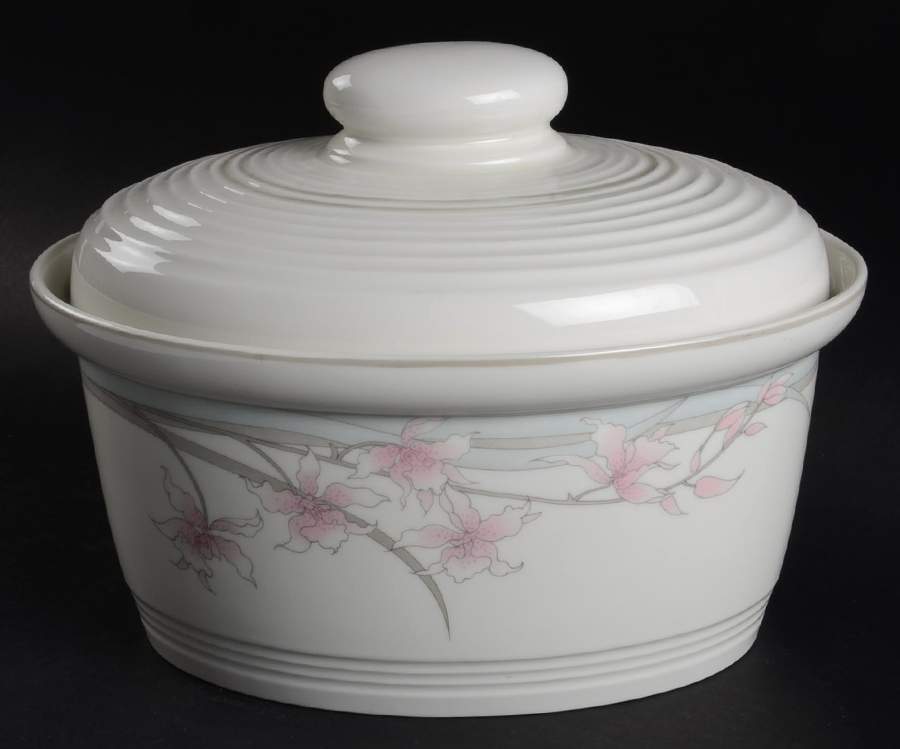 Mayfair (Lambethware) 2.5 Quart Oval Covered Casserole by Royal Doulton-1
