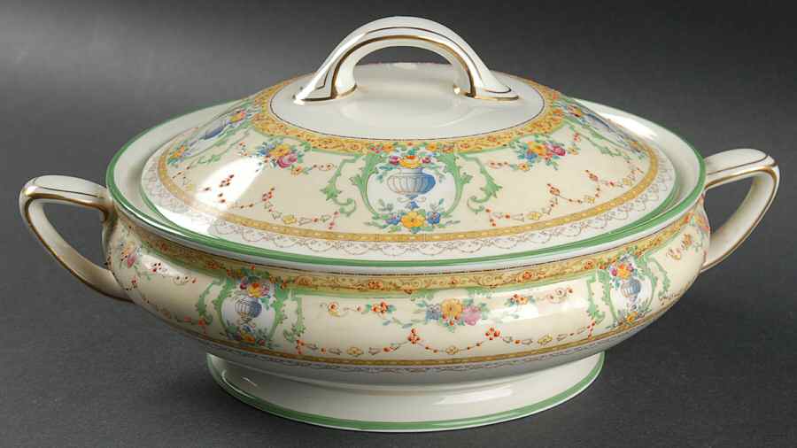 The Melfont Round Covered Vegetable by Royal Doulton-1