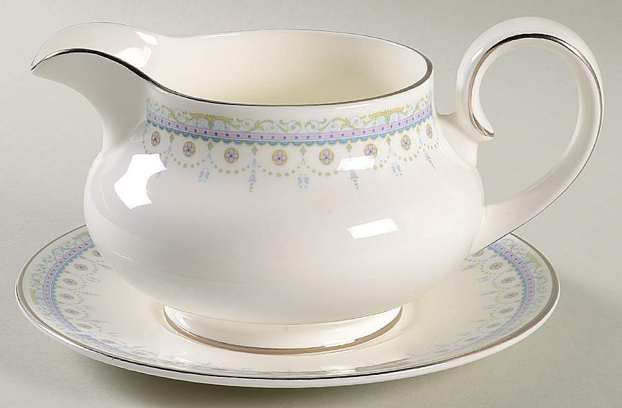Mignonette Gravy Boat & Underplate by Royal Doulton-1