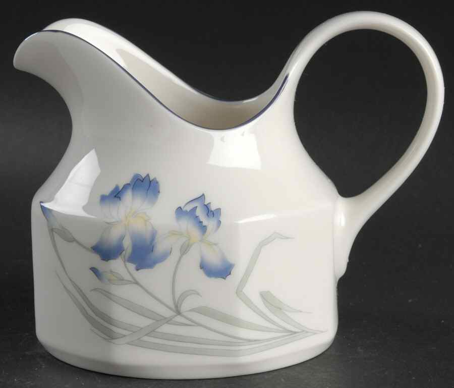 Minerva Gravy Boat by Royal Doulton-1