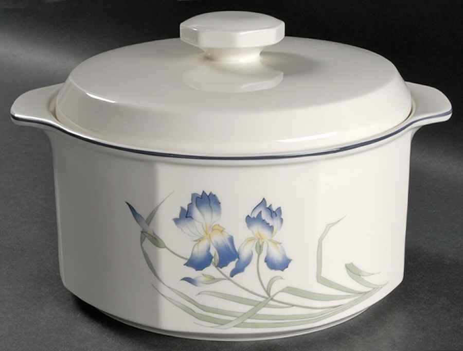 Minerva 2 Qt Round Covered Casserole by Royal Doulton-1