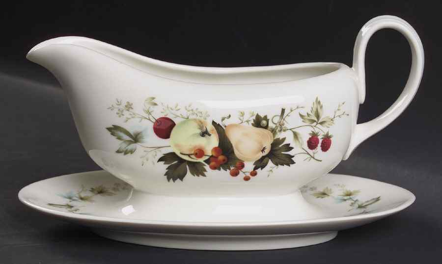 Miramont Gravy Boat with Attached Underplate by Royal Doulton-1