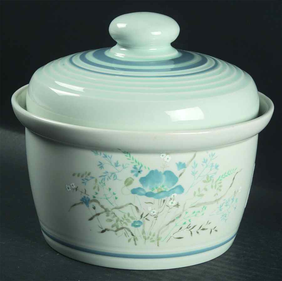 Morning Dew 1.25 Qt Round Covered Casserole by Royal Doulton-1