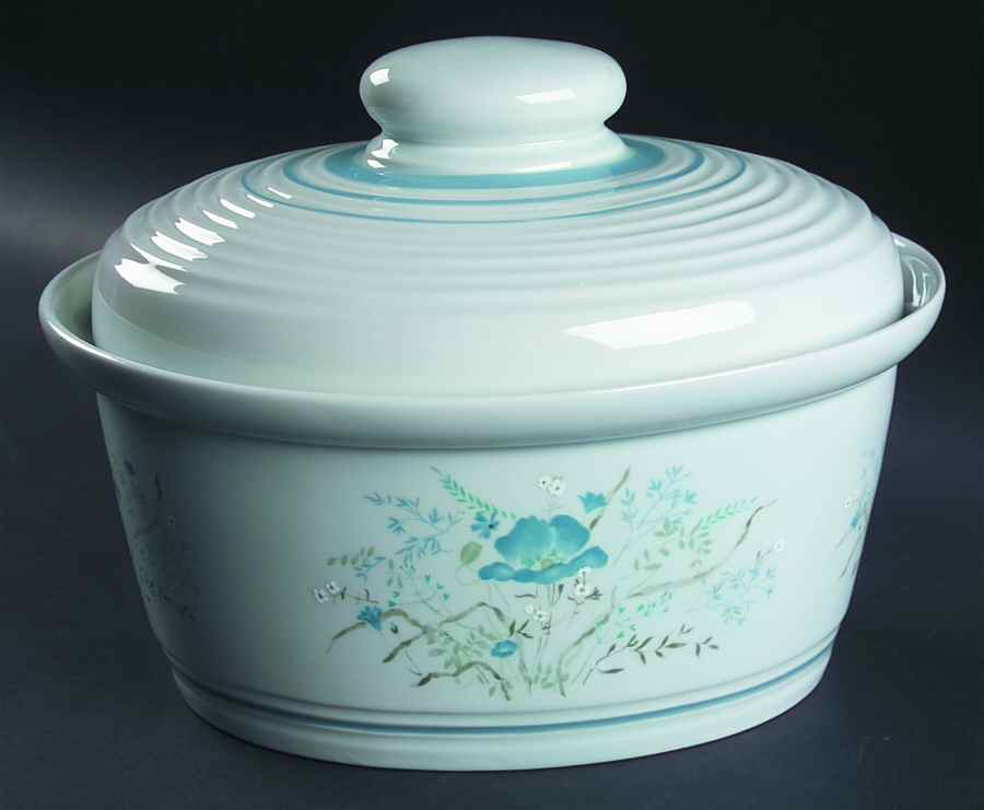 Morning Dew 2.5 Quart Oval Covered Casserole by Royal Doulton-1
