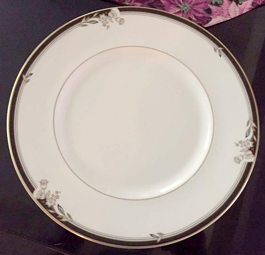 Newbury Dinner Plate by Royal Doulton-1