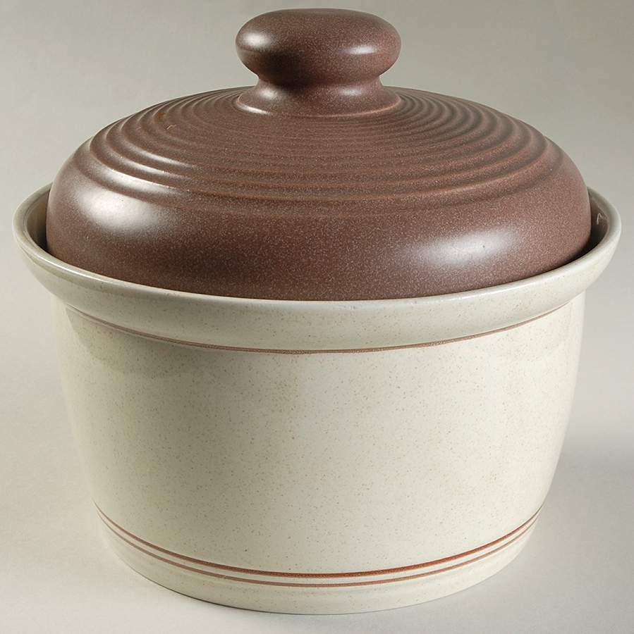 Nutmeg 2.5 Qt Round Covered Casserole by Royal Doulton-1